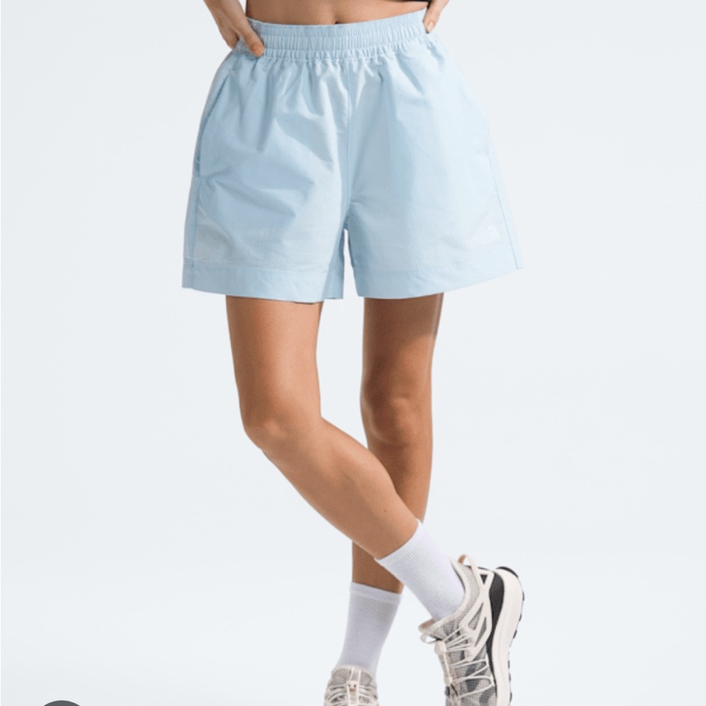 The north face easy wind short in white dune medium new with tags